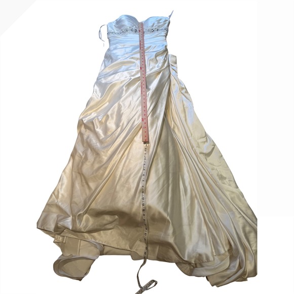 Essense of Australia Ivory Satin Ruched Strapless Wedding Dress Gown Size 12 - Picture 16 of 16